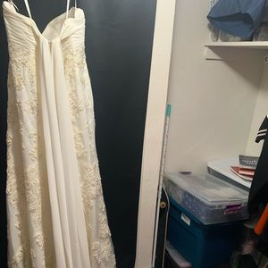 Wedding dress for sale only wore once. And it’s in good condition